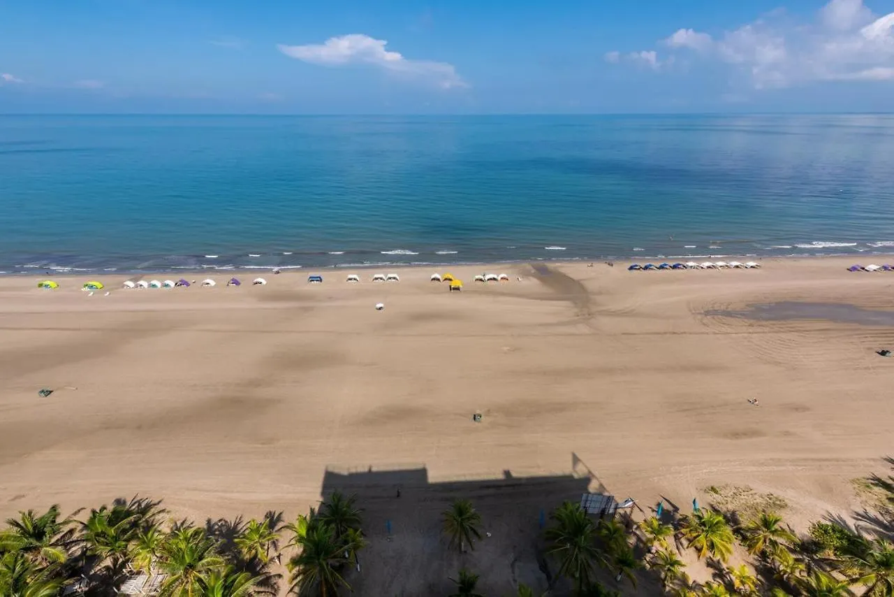 Spiaggia En Cartagena Junto Al Centro De Convenciones Hotel De Las Americas